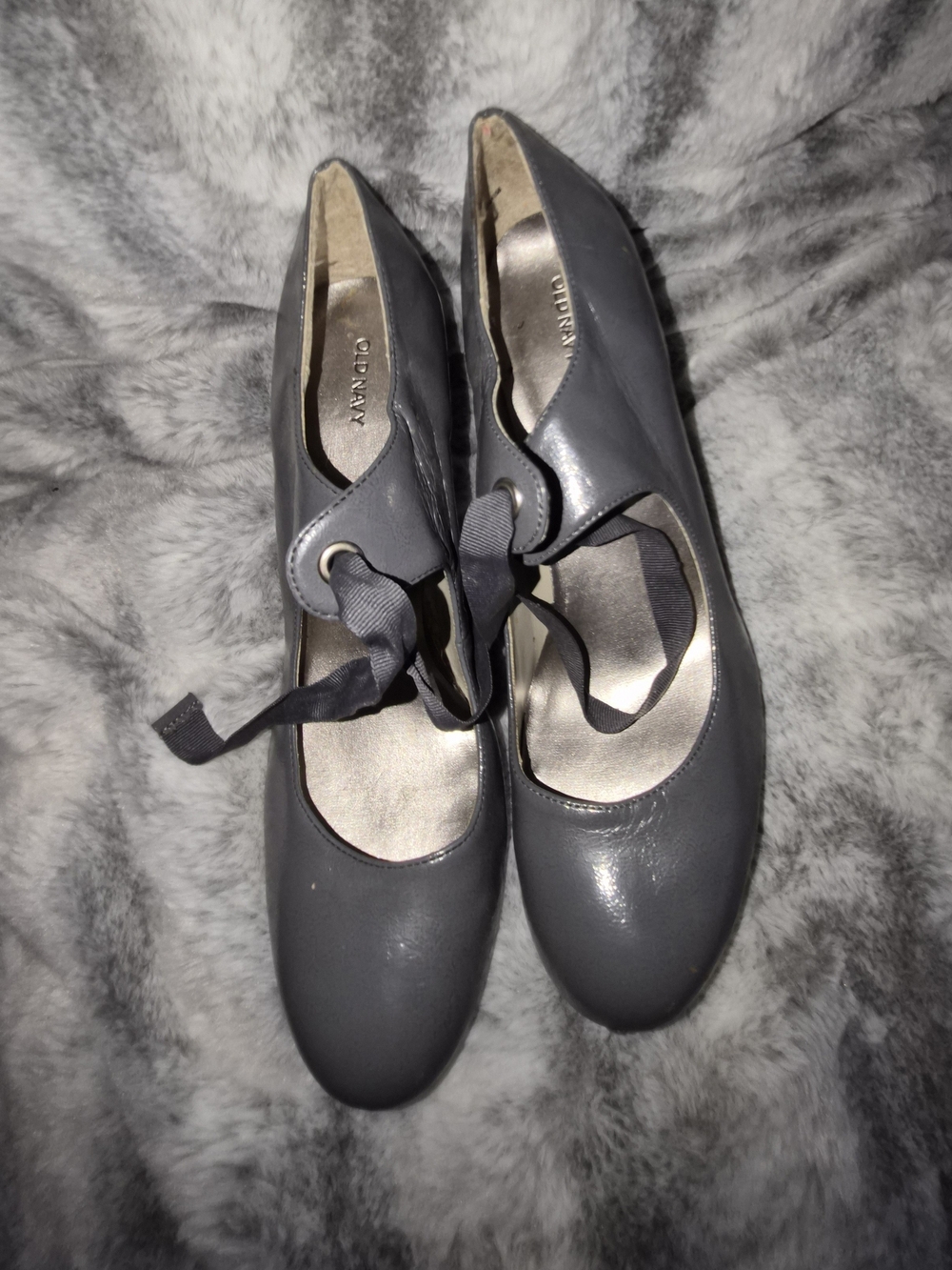 Old Navy gray Mary Jane-style heels, size 10.